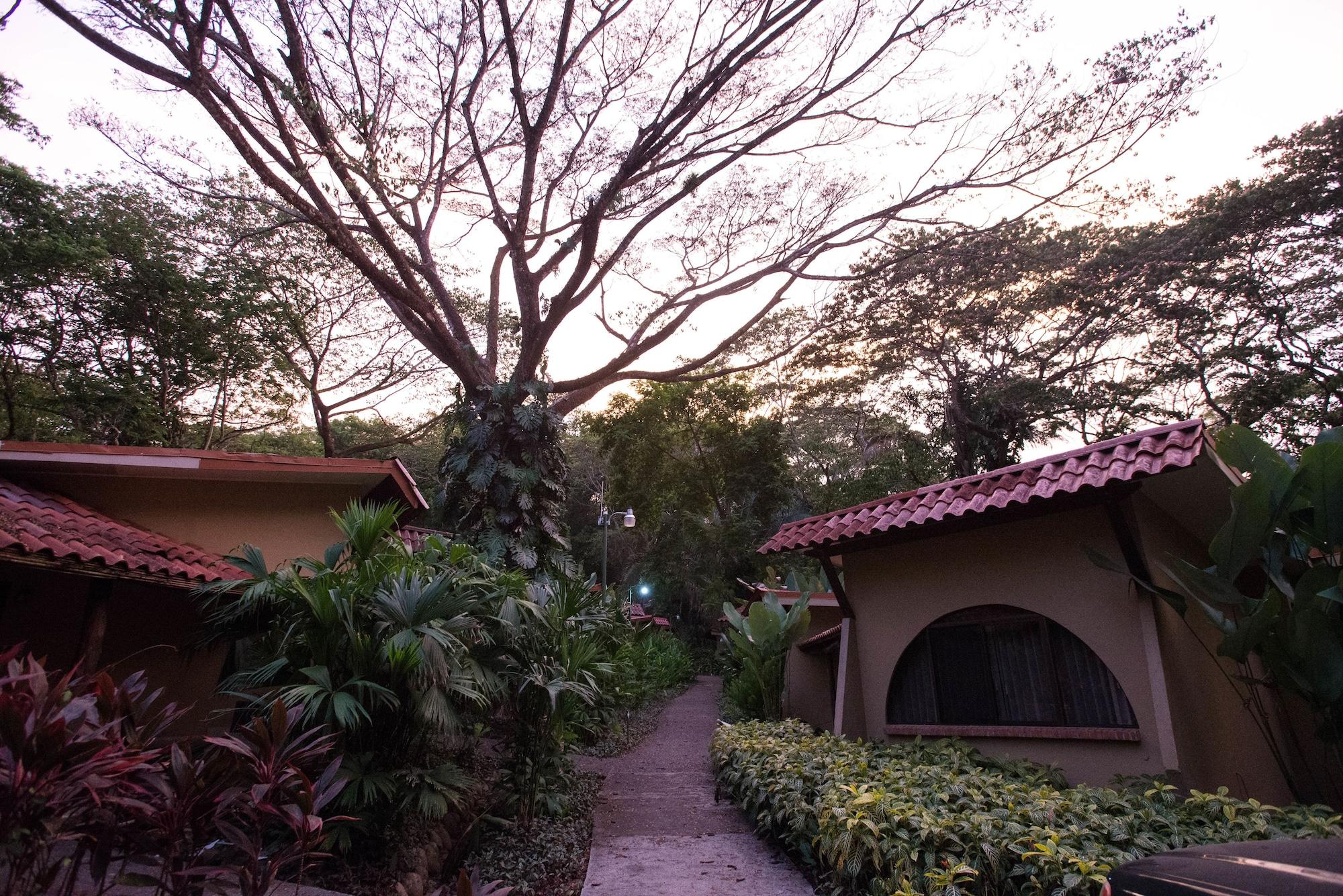 Hotel Punta Leona Jaco Exterior photo